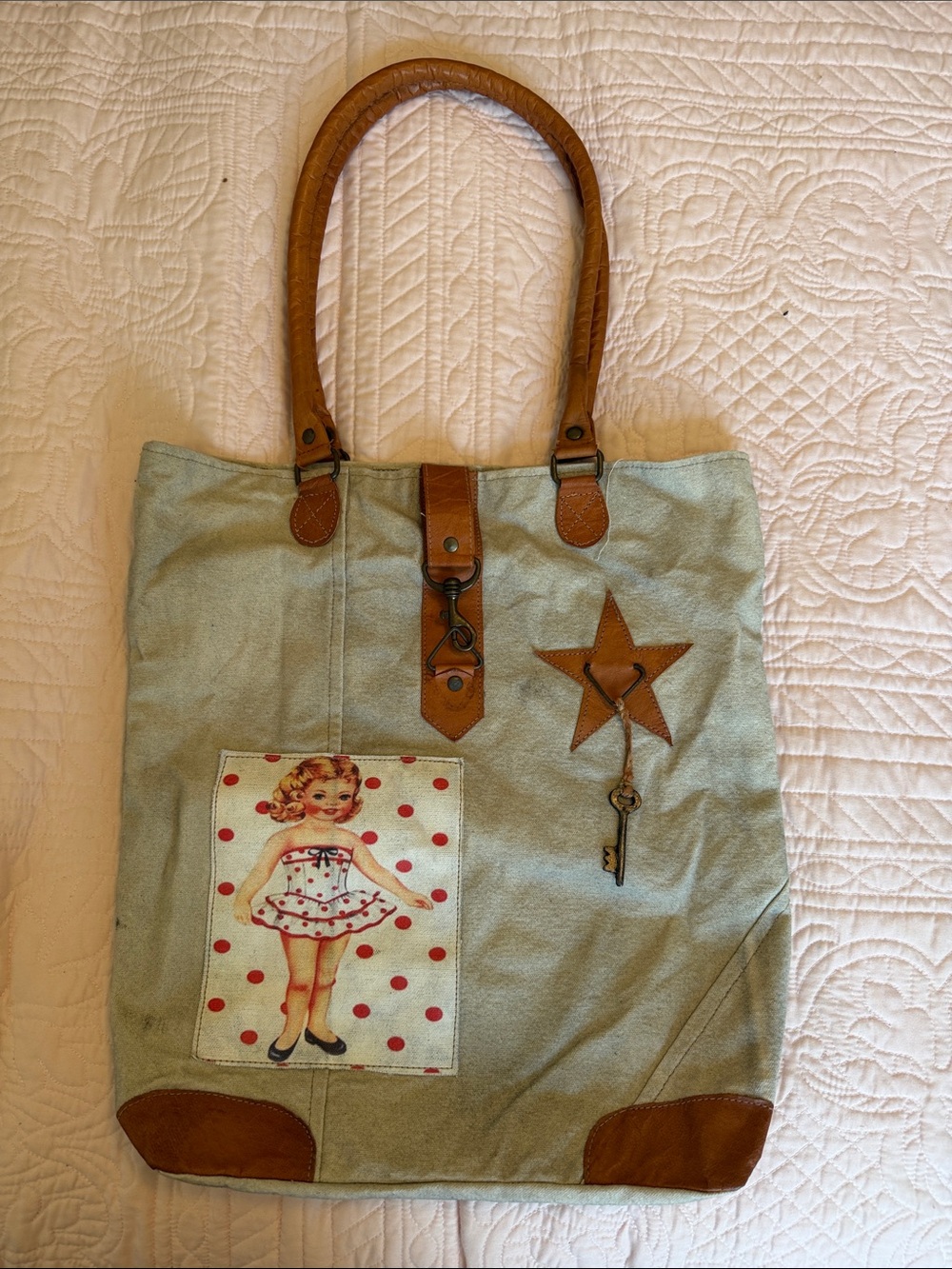 Canvas Tote with Tan Trim and Star Key Charm